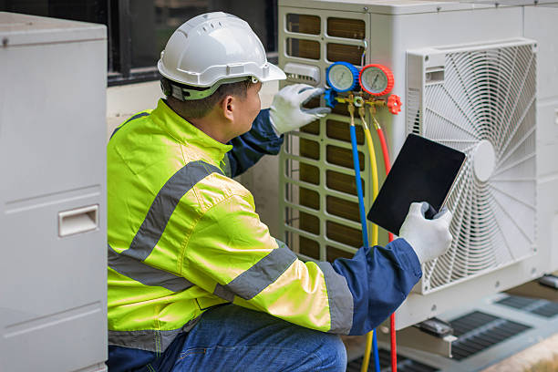 Professional Hvac Installation technician working in Montalba, TX
